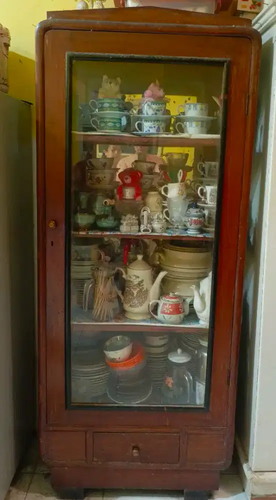 Lemari etalase JATI tua (barang antik)