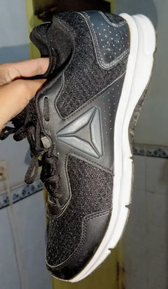 (HARGA PASS) Sepatu Reebok ORI Size 44
