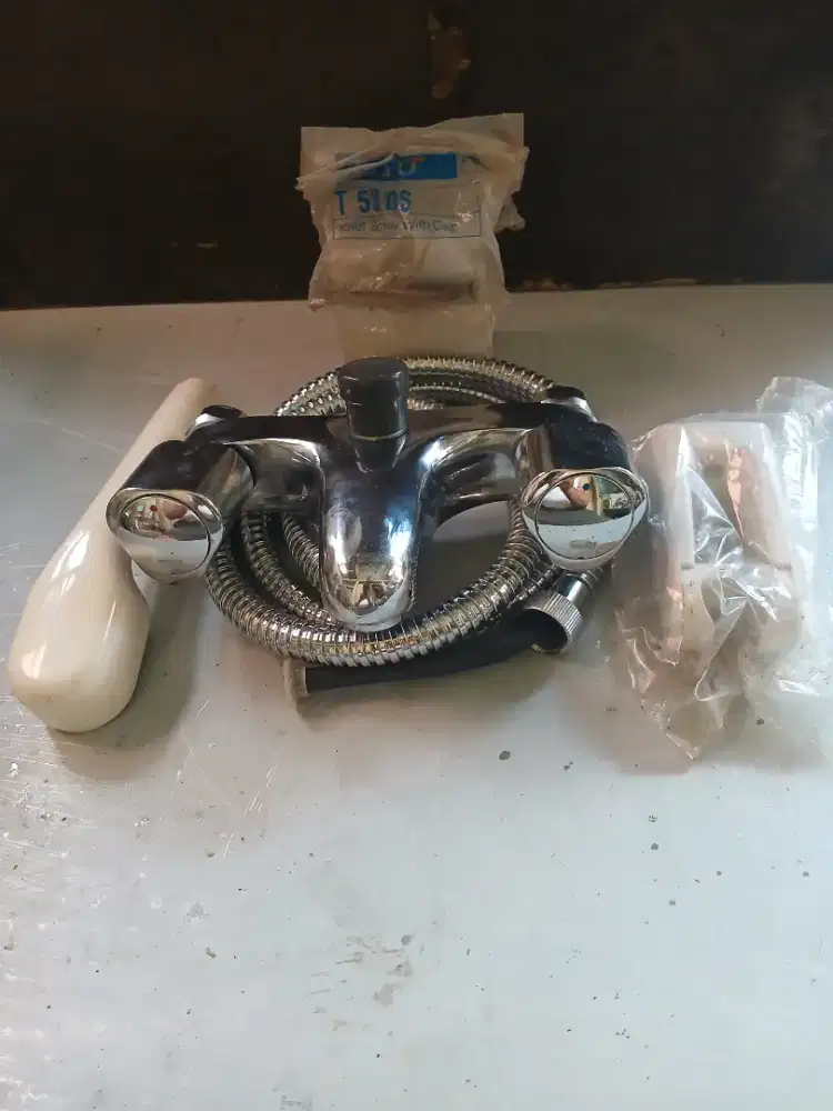 Kran shower bathtub panas dingin ex. Hoca-Nica