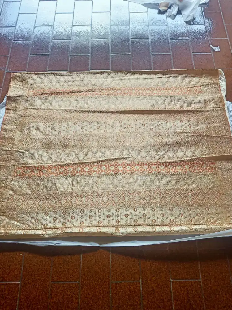 Kain songket Padang Warma emas