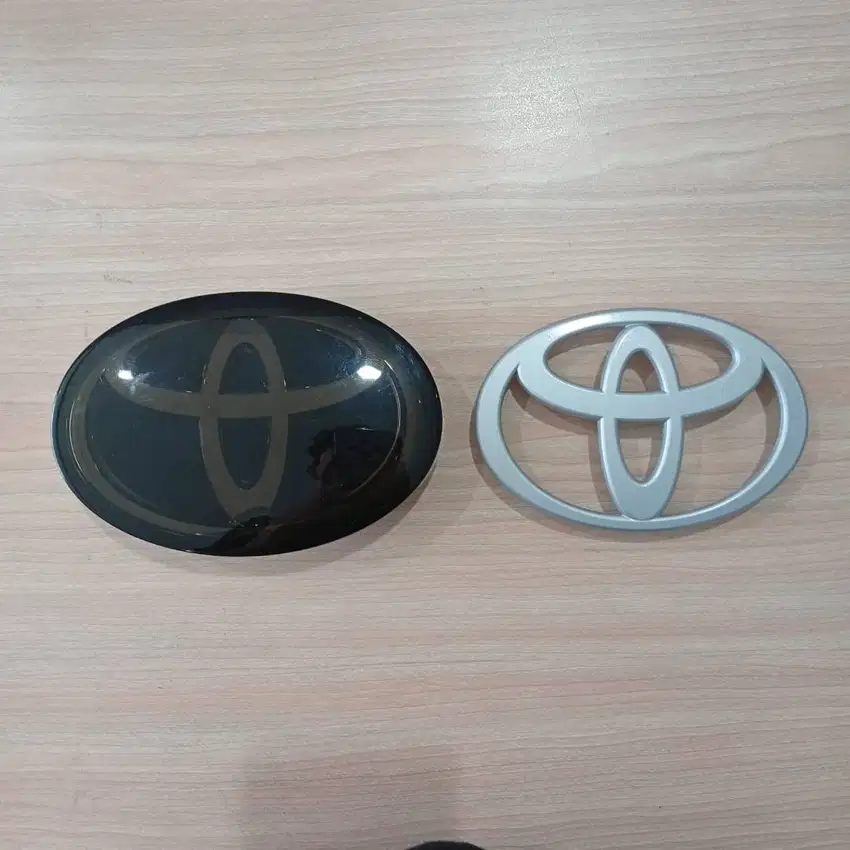 Emblem logo depan belakang Toyota innova zenix 2023 up