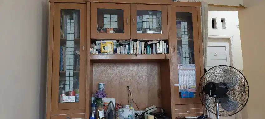 Lemari Rak Buku untuk ruang tamu