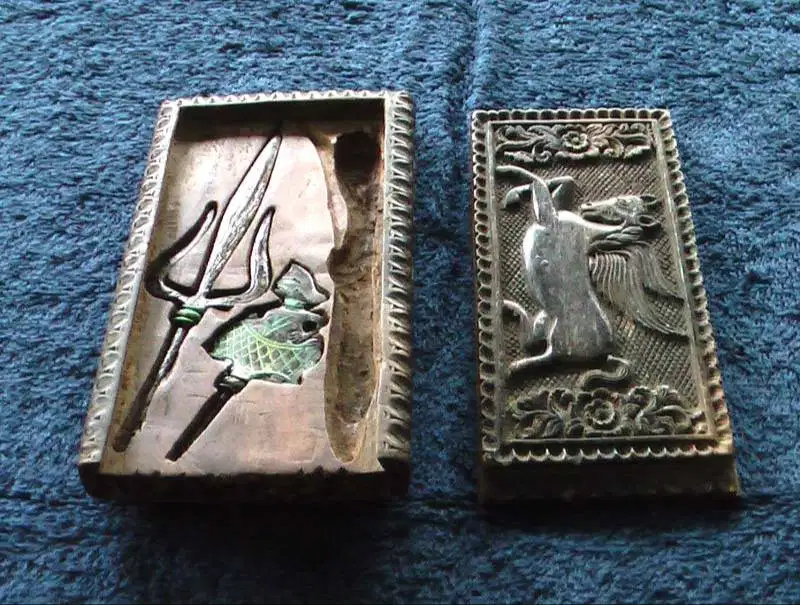 Kayu ukir kuno Trisula & Semar