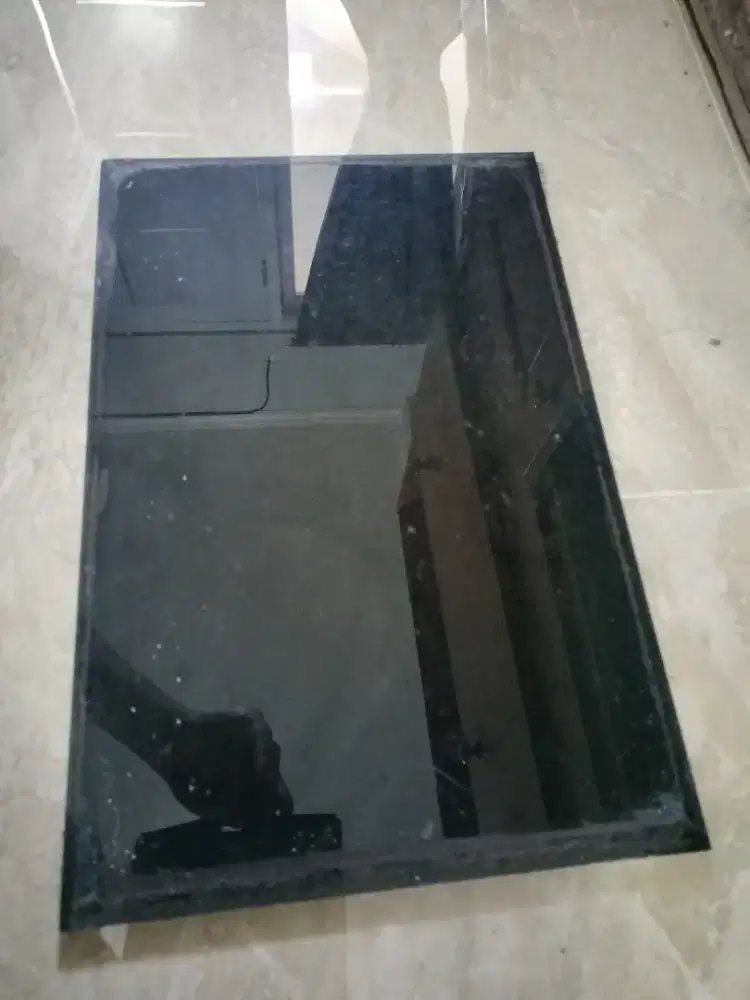 Kaca ukuran 38 cm x 25 cm x 1 cm