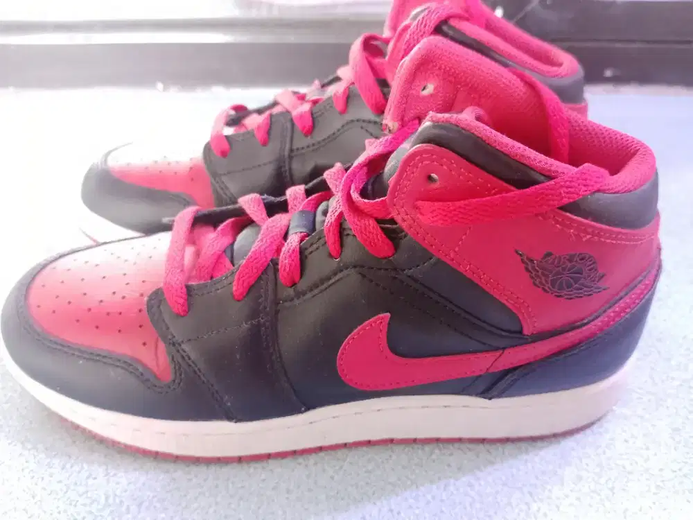 SEPATU AIR JORDAN ORIGINAL UK 39 MERAH HITAM ASLI BARU SEKALI PAKAI