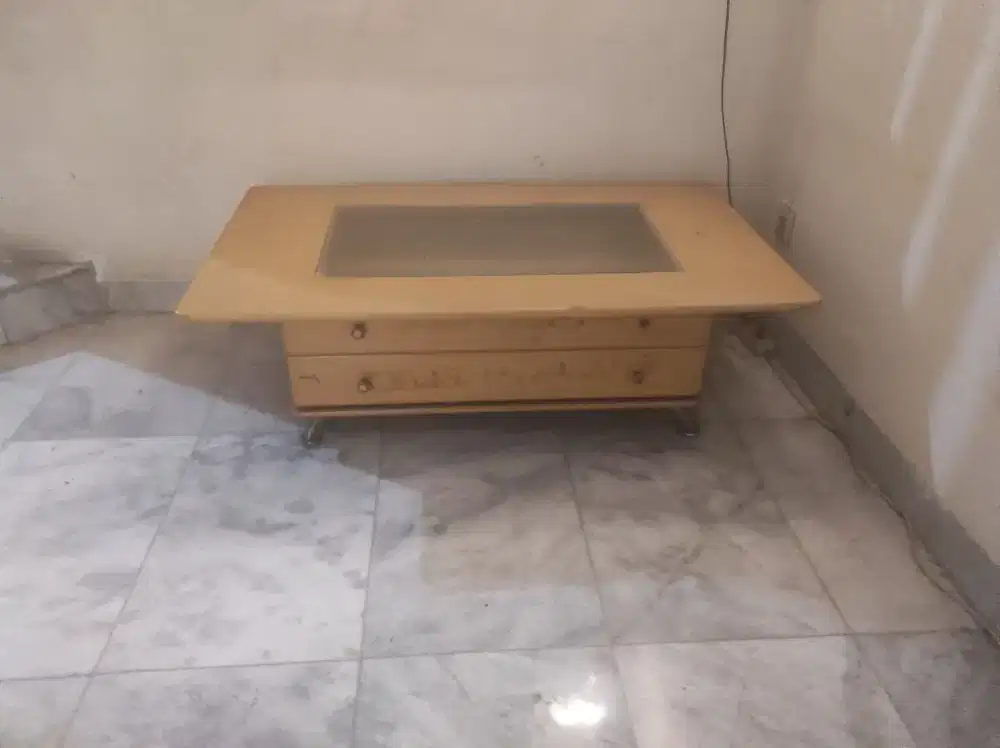 Meja tamu kaca warna creme