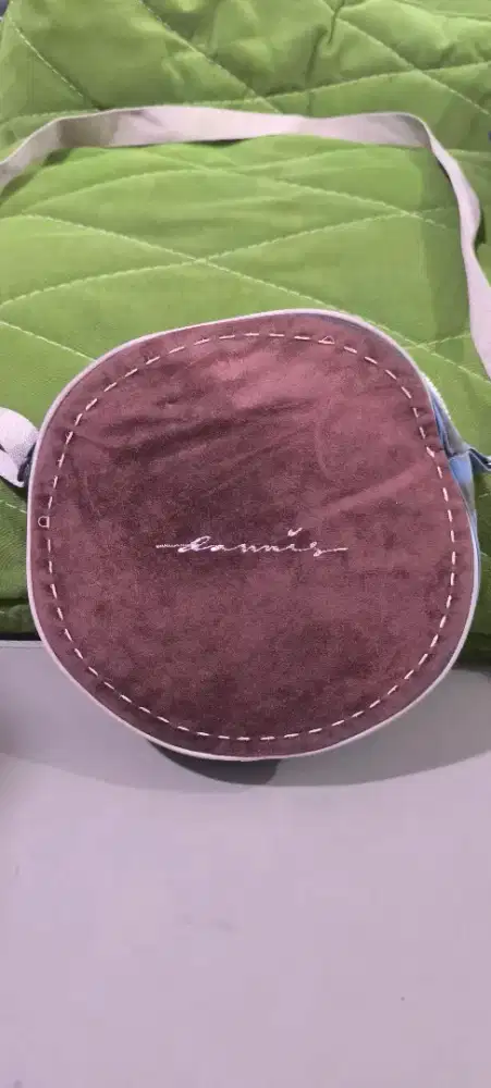 Tas slempang anak dannis