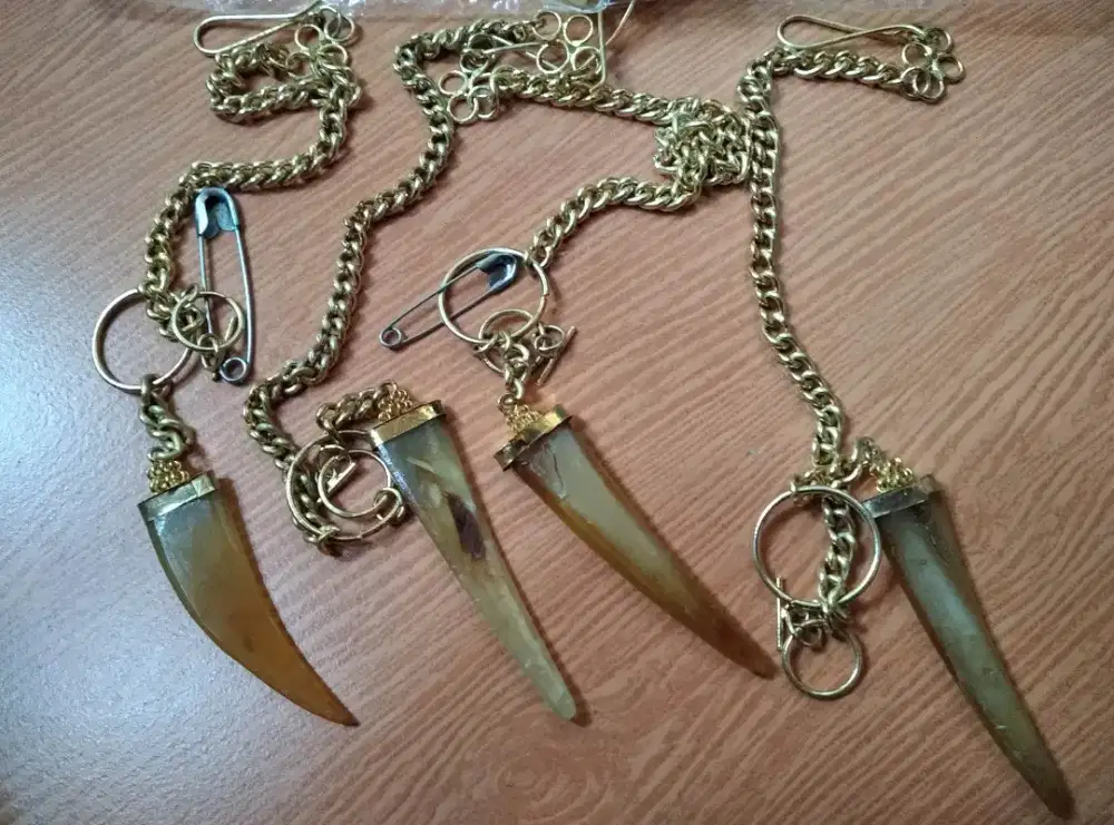 Bros Rantai kuku macan