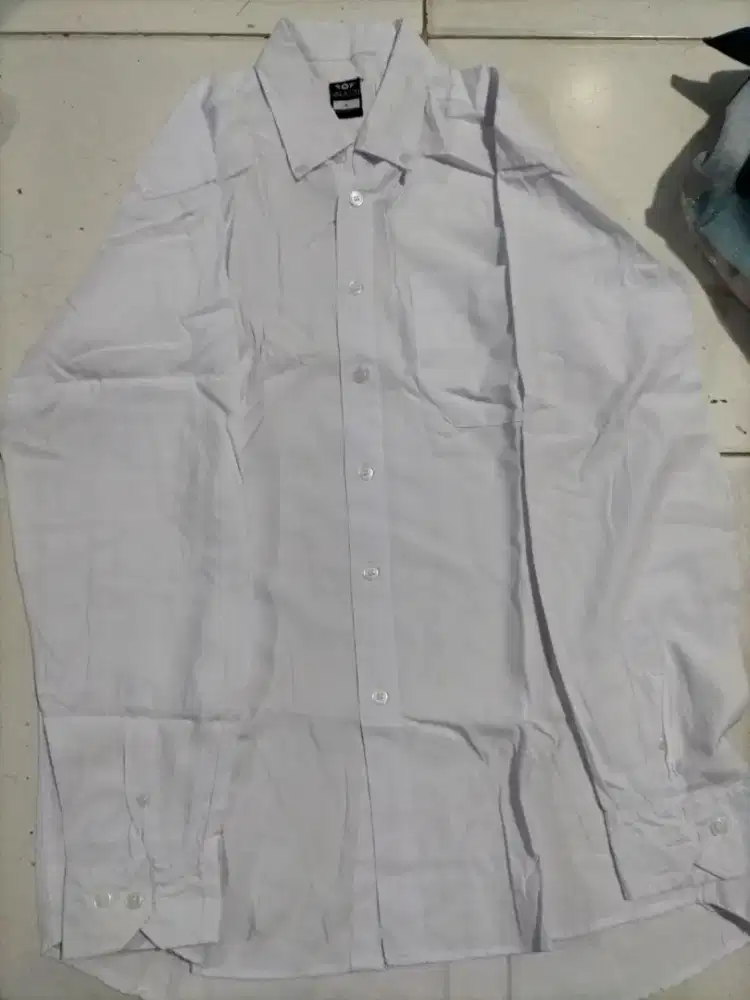 Kemeja Putih Pria Valazzo