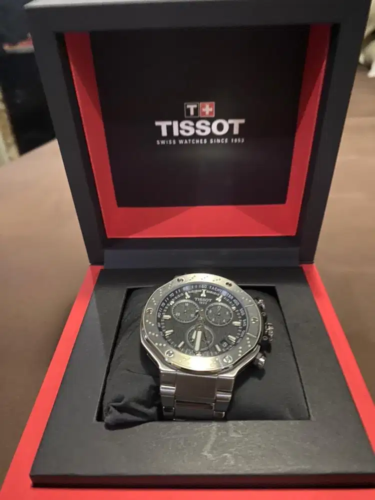 Di jual jam tangan 98 % masih bagus