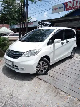 Honda Freed Psd 2014 ( bsa kredit Dp 5 jt )