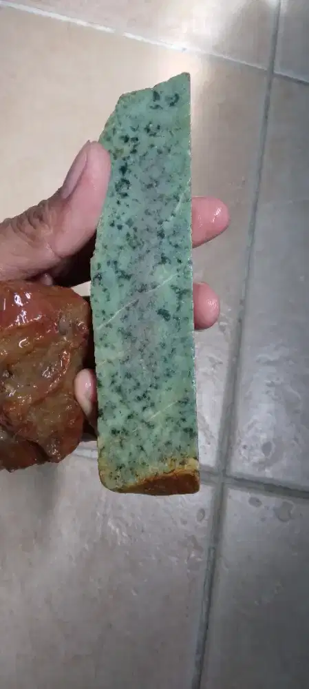 Bongkahan batu akik natural