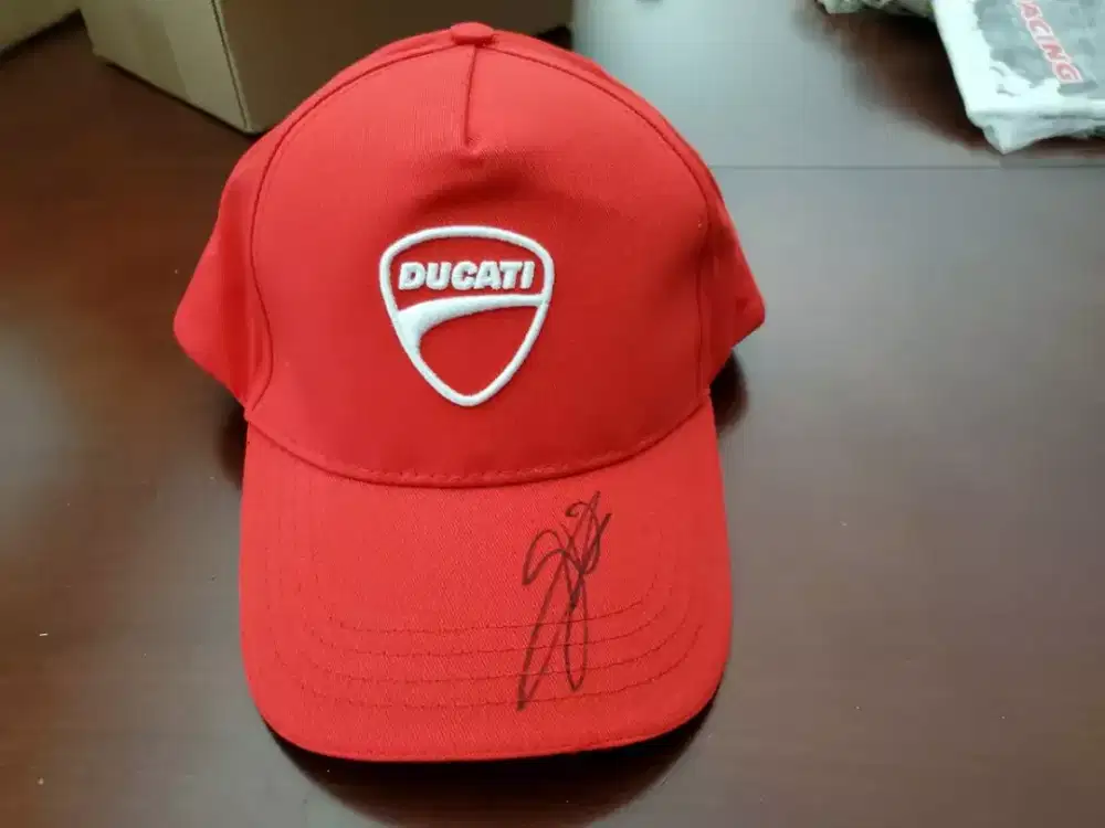 uniqlo topi motogp x ducati