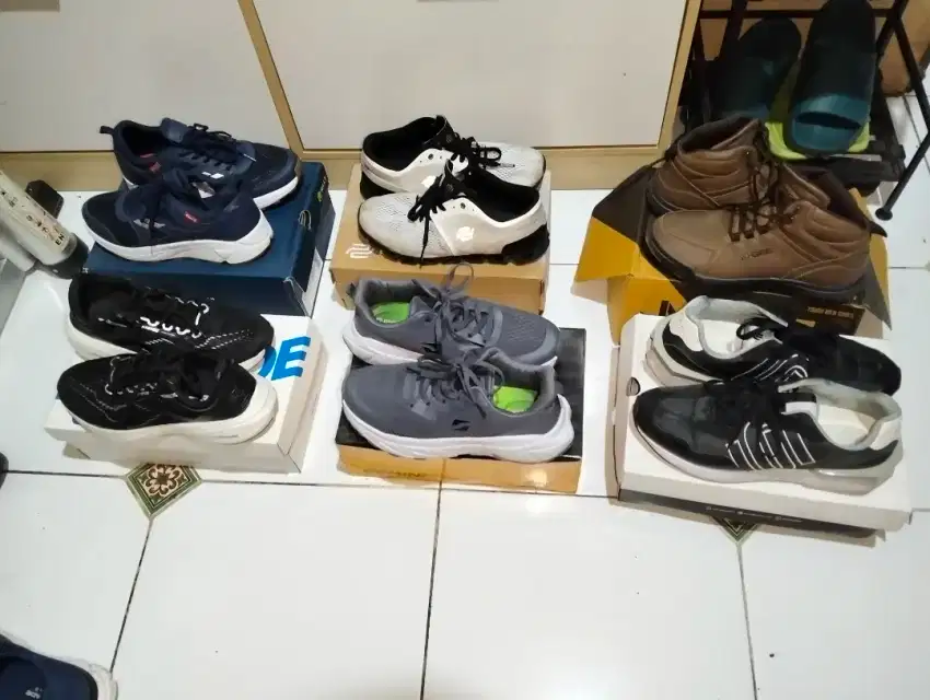 Aneka sepatu lokal size 43 with box