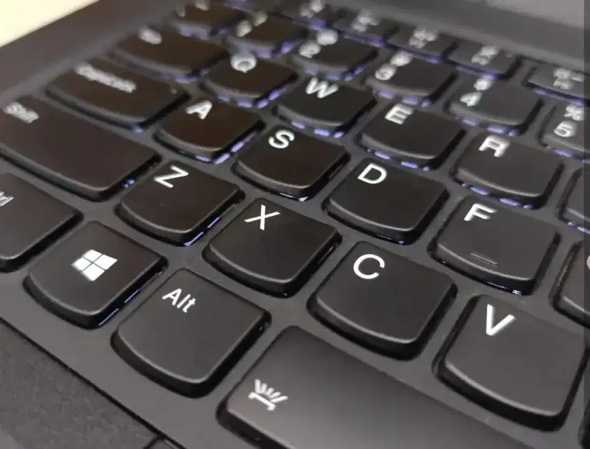 Thinkpad i5-8265U keyboard nyala dg ssd 256gb dan ram 8gb mantap