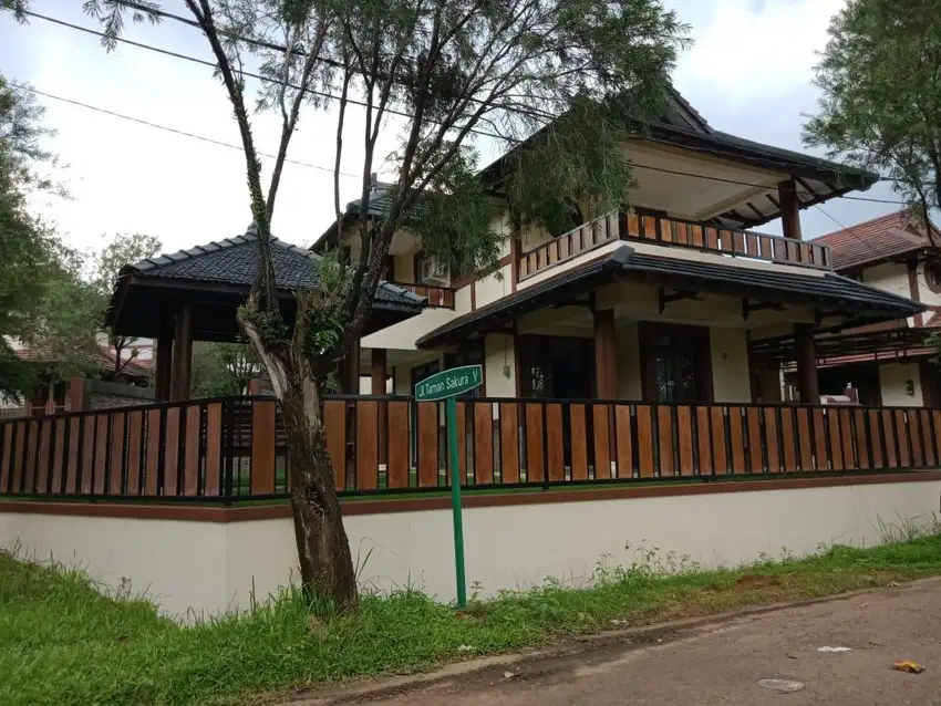 Rumah Hook Fully Furnished Dengan Kolam Renang Di Sentul City
