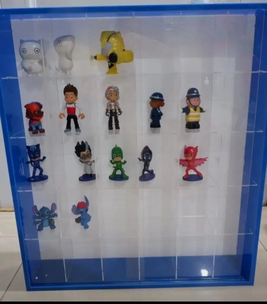 Rak akrilik figurine besar isi 30, HANYA KOTAK