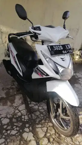 Honda Beat Fi white