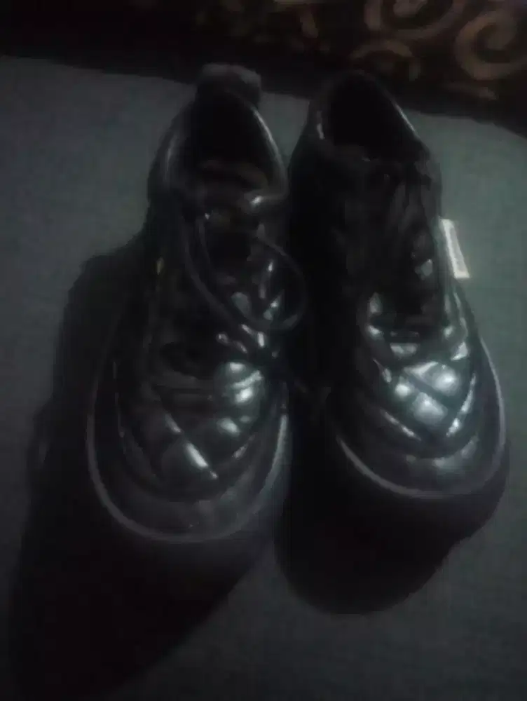 Sepatu kets hitam tinggi 5cm 38