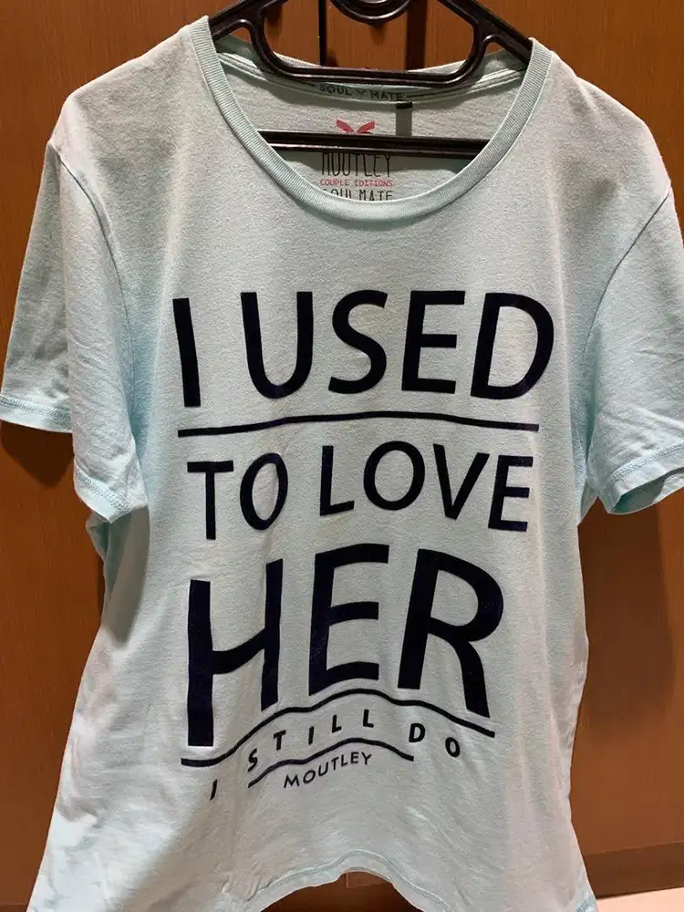 Kaos lengan pendek Moutley