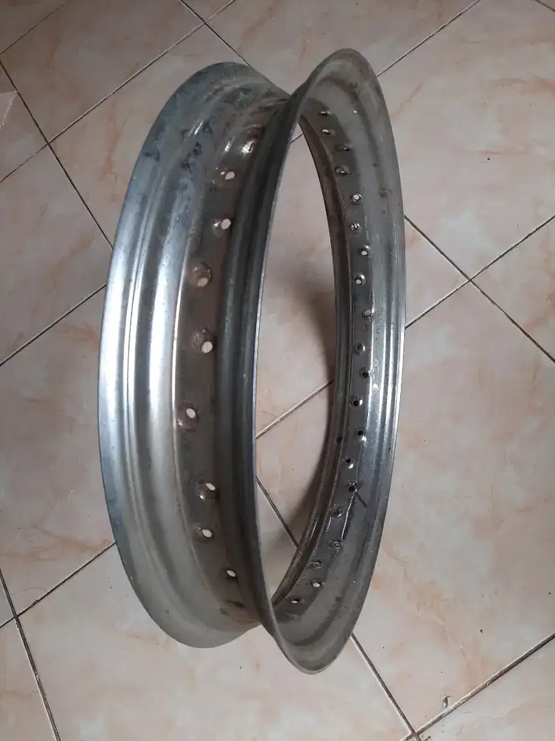 VELG 19 (ring only) New Old Stock
JARI 36