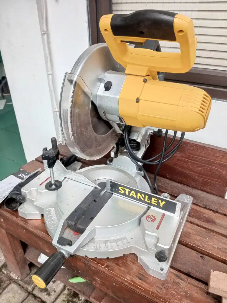 MITTER SAW merek STANLEY