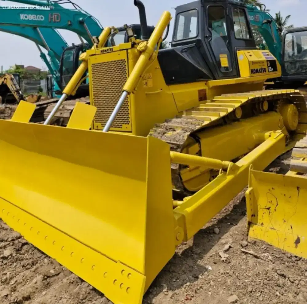 Bulldozer Komatsu D65P Tahun 2012