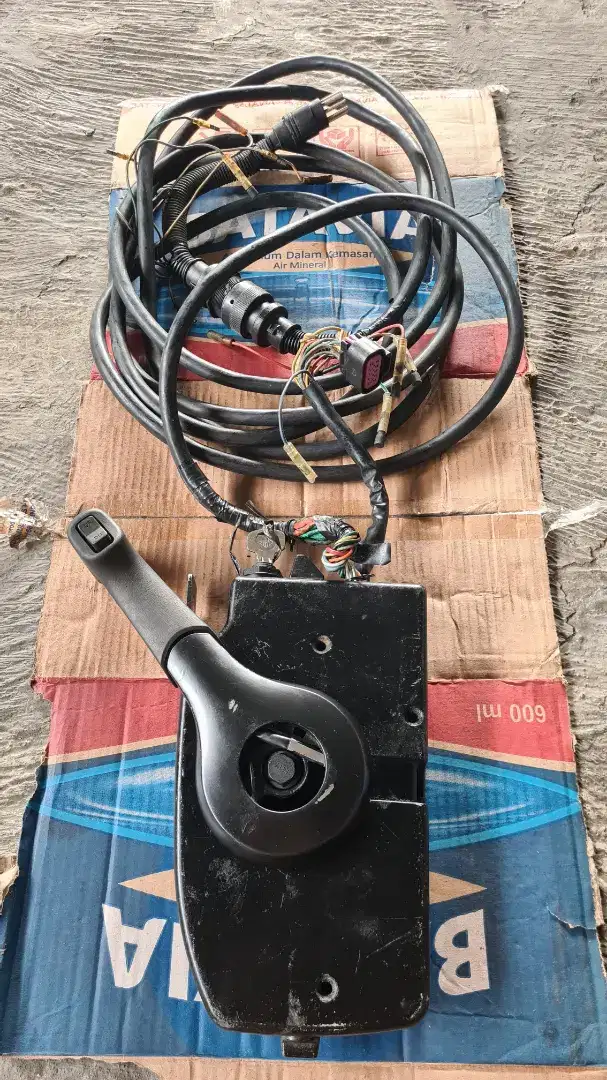 Remote handle mesin tempel mercury outboard