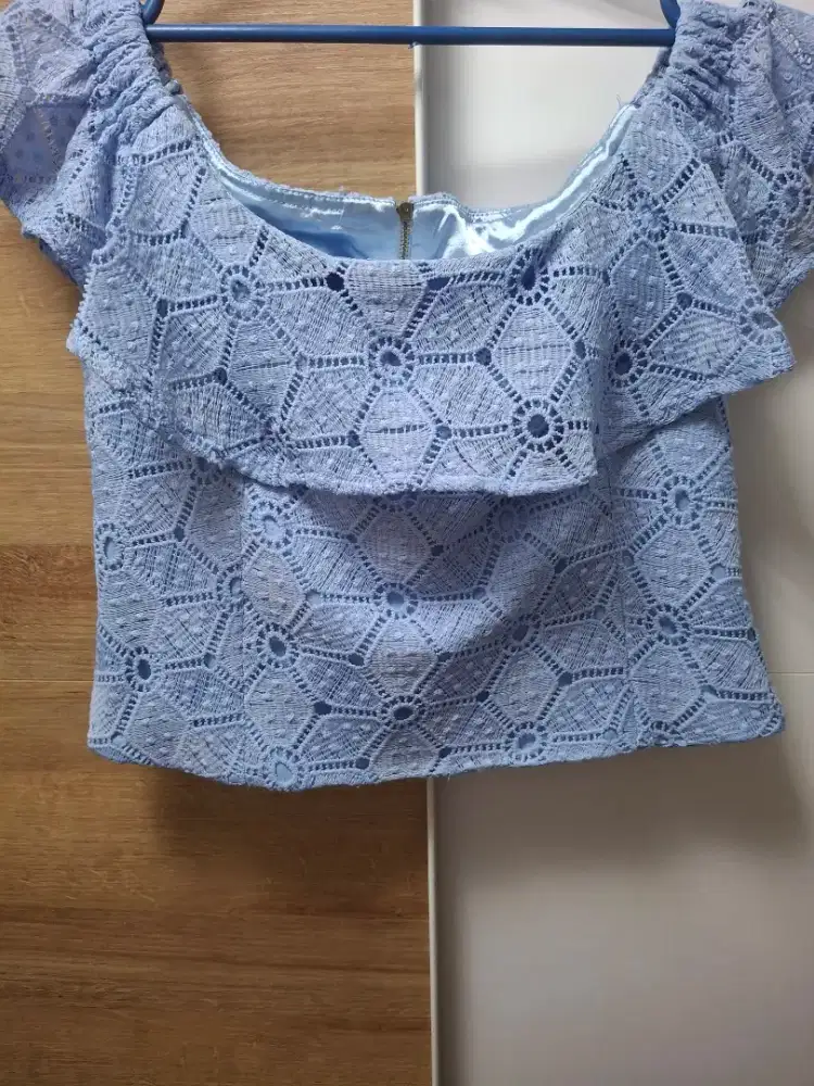 Blus crop brukat import ukuran M