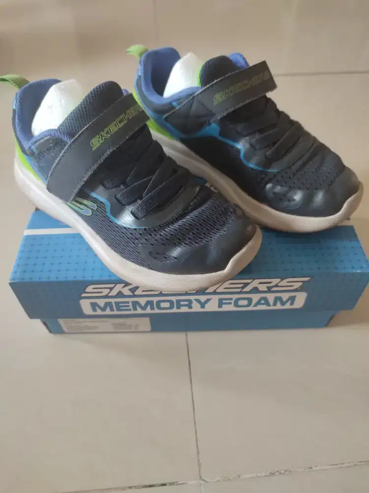 Preloved sepatu sekolah anak Skechers ORI