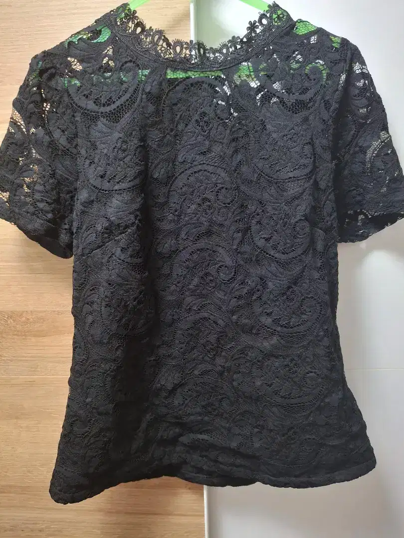 Blus brukat import merk Rimini ukuran S.