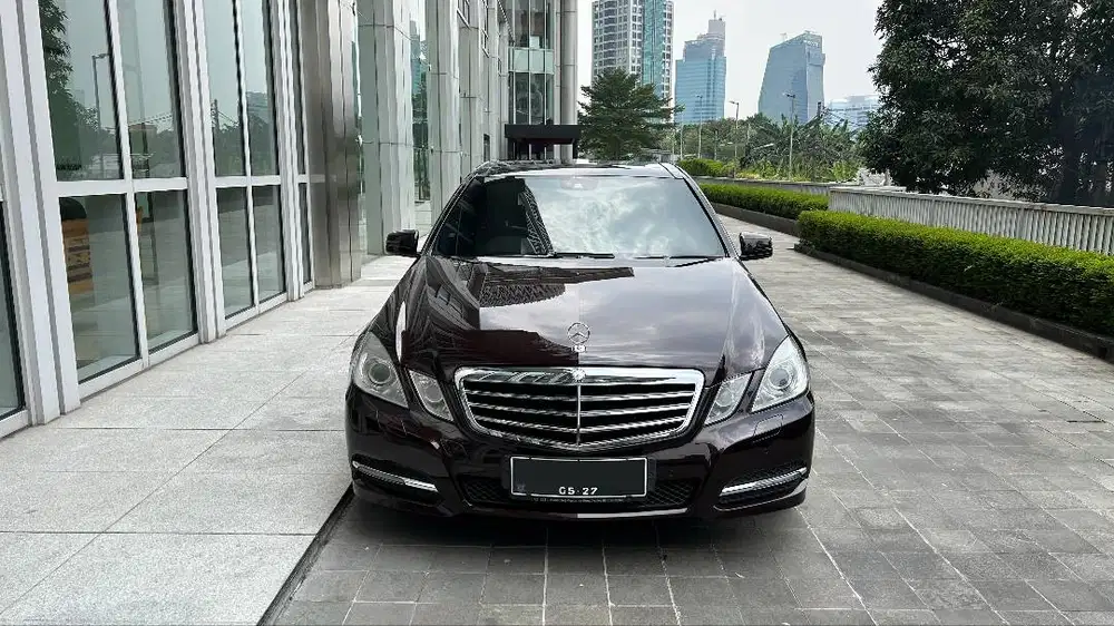 MERCEDES BENZ E300 2011