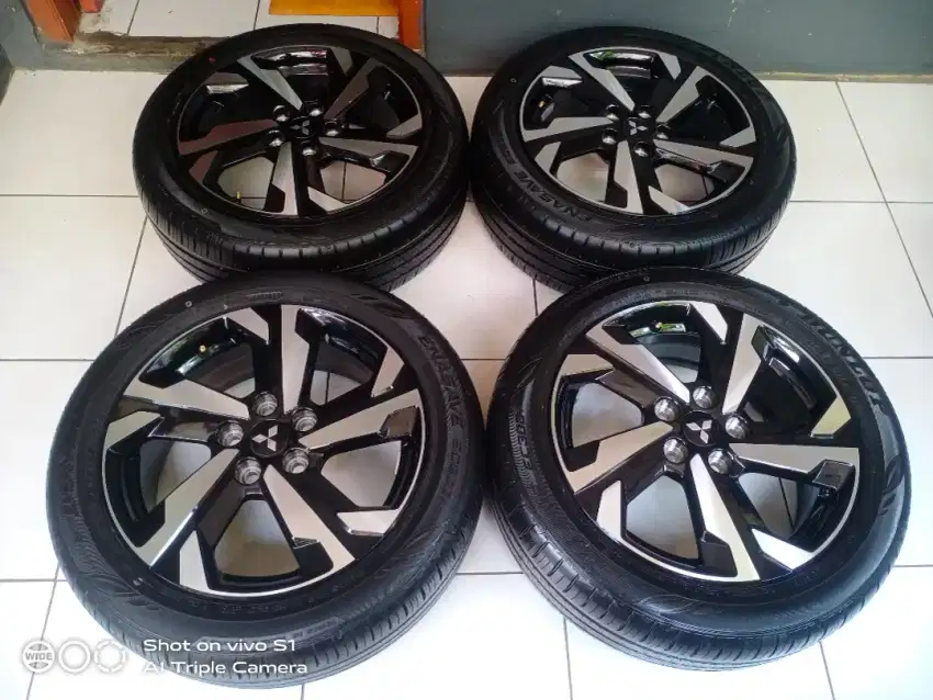 Velg oem Mitsubishi xpander Ultimate R17 pcd 5x114,3