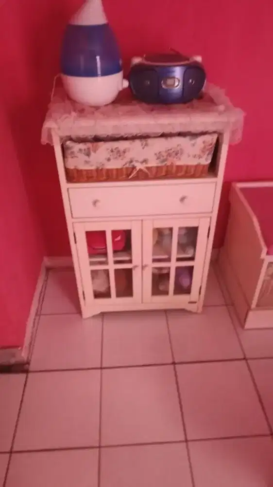 Lemari mahoni kuat kokoh