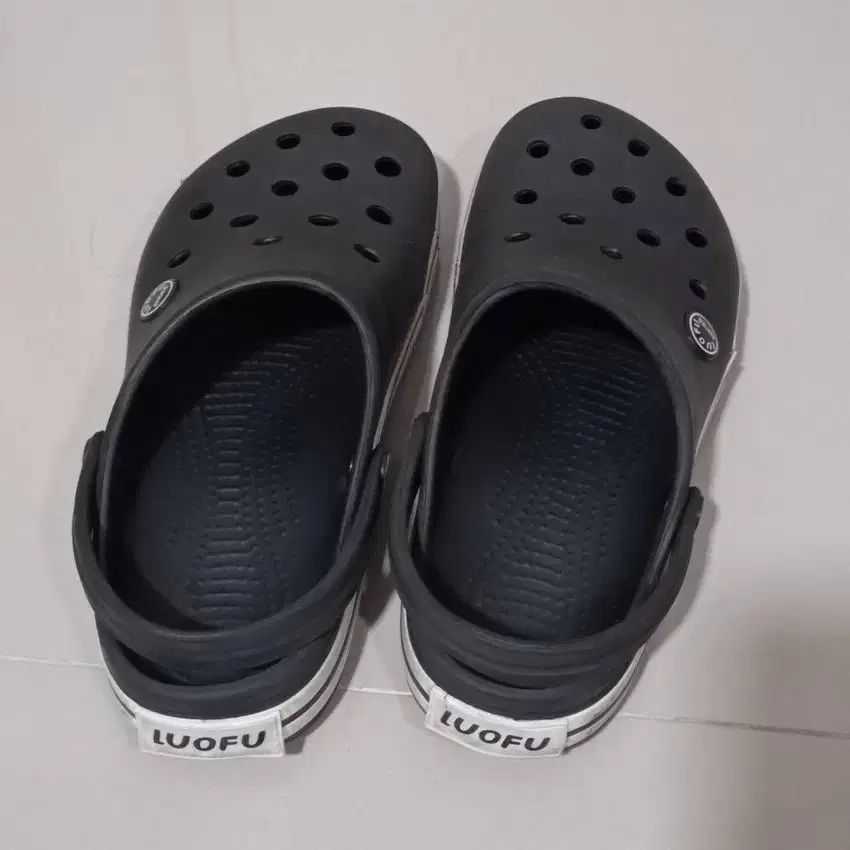 Sepatu karet sepatu anak hitam black baim mirip crocs Luofu ukuran 37