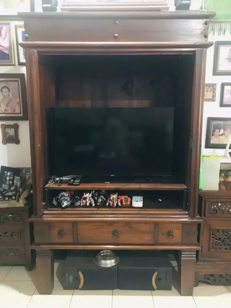 Lemari TV Kayu Jati Antik