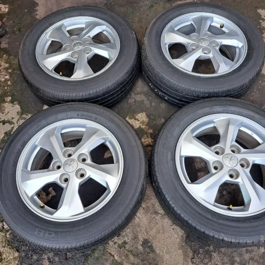 Velg dan ban r16 ori xpander cocok buat innova kuda