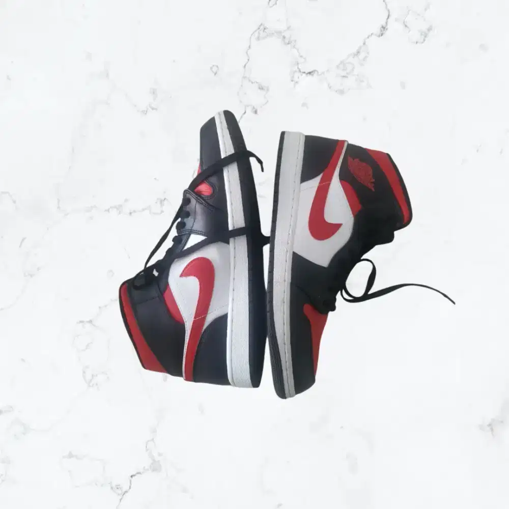 Sepatu Nike Air Jordan 1 MID