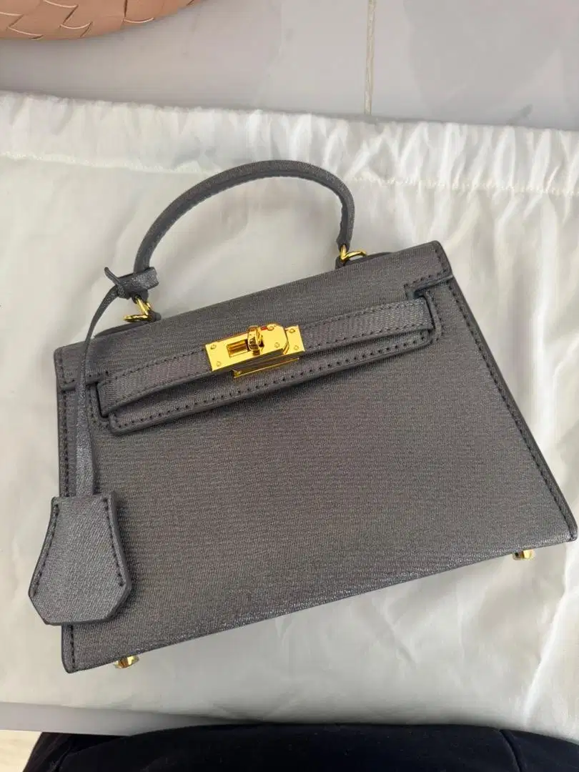 Dijual tas slingbag Herm**