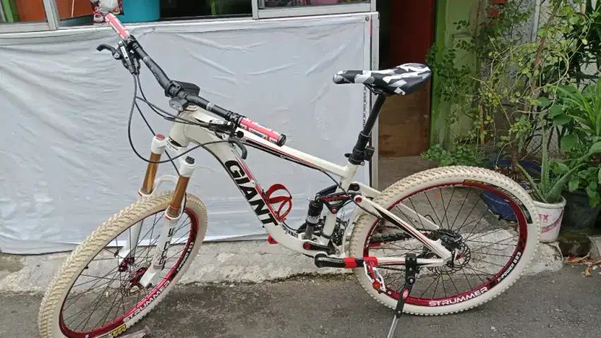 Sepeda MTB GIANT TRANCE X maestro 5.0