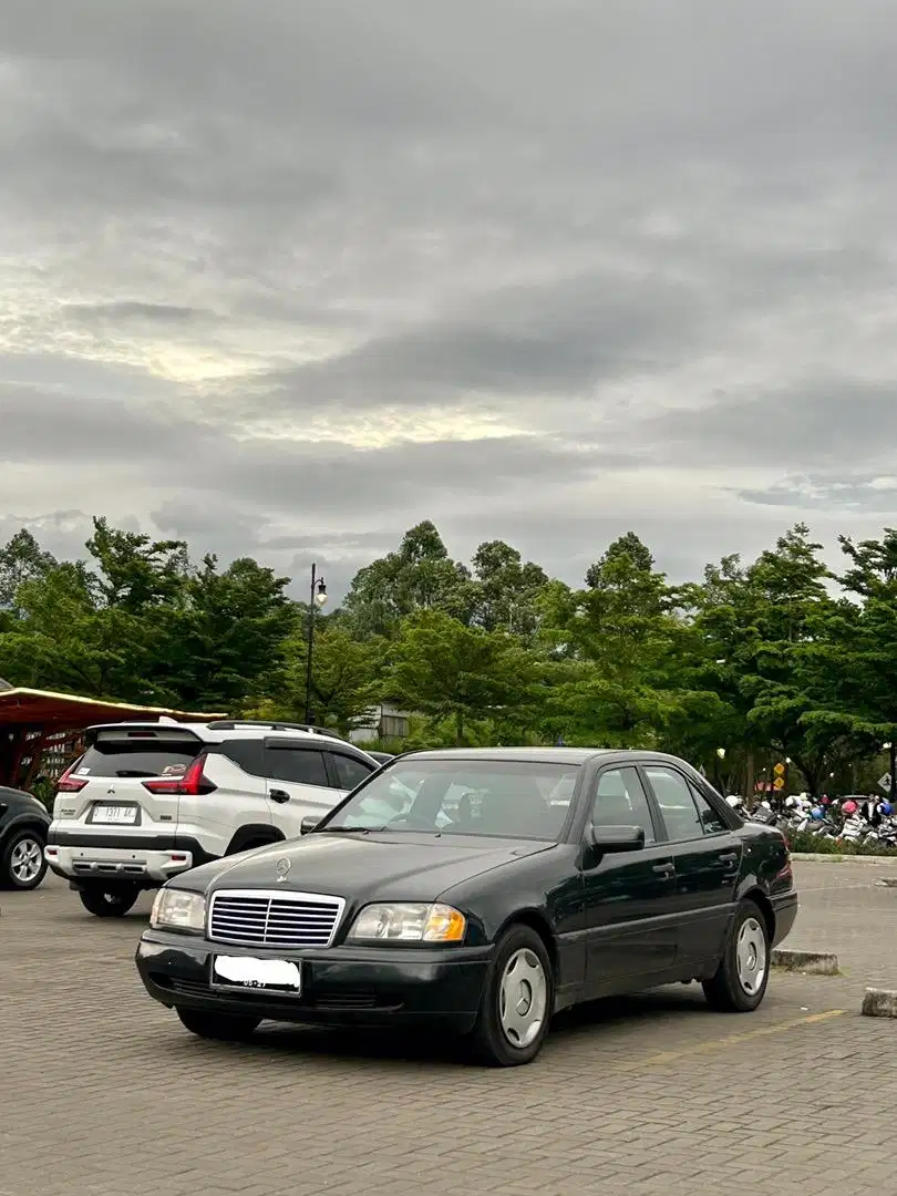 Mercedes-Benz C200