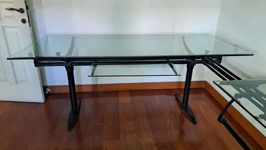 Meja kantor belajar besar kaca