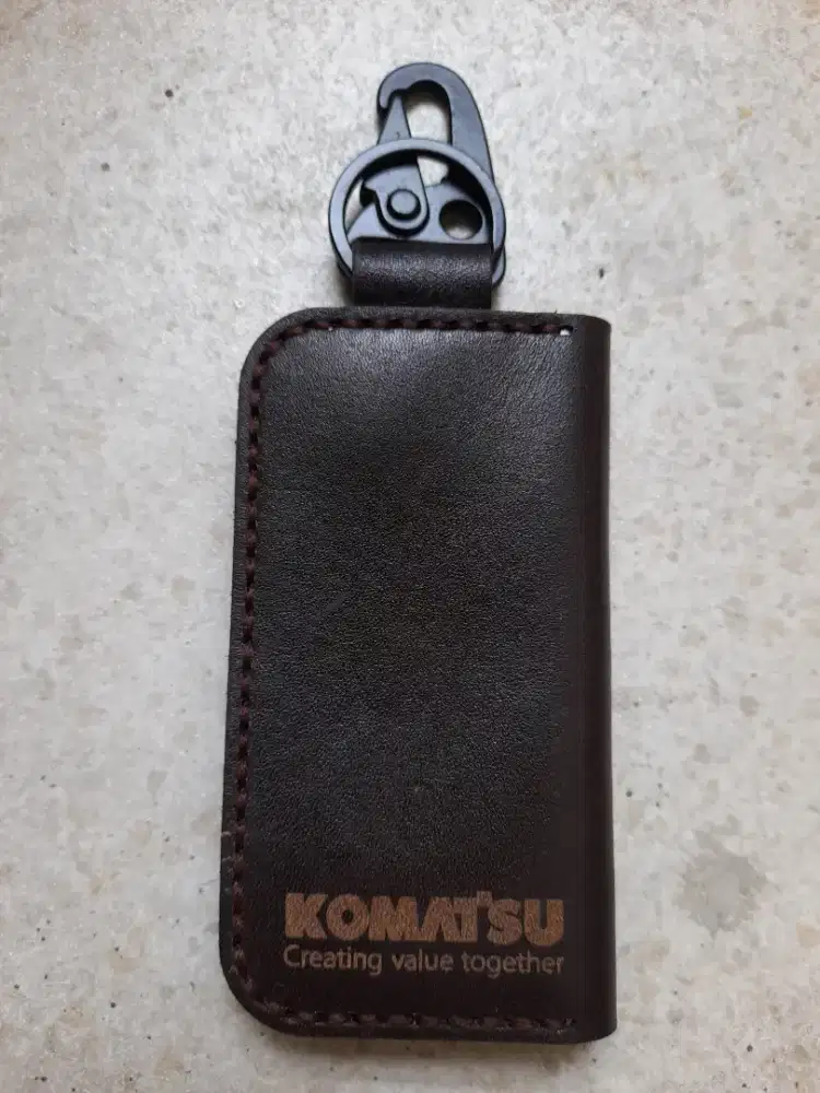 Gantungan kunci Komatsu kulit asli