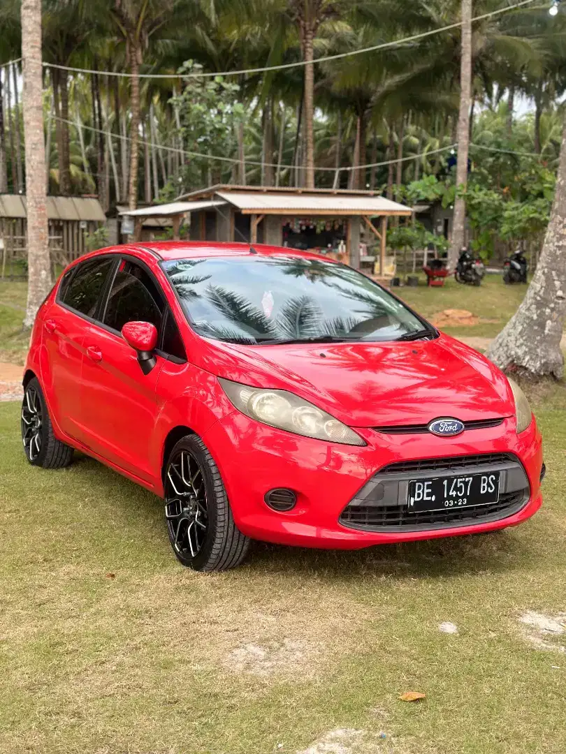 Ford Fiesta Trend AT 1.4L Merah