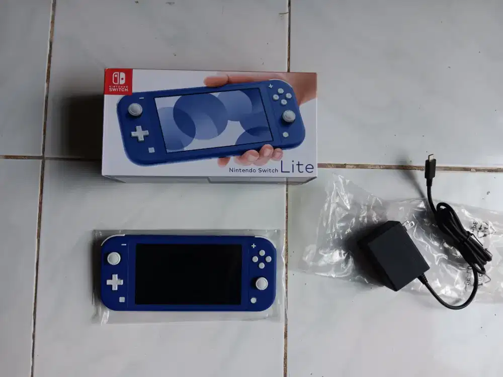 Nintendo Switch Lite dan Dobe aksesoris