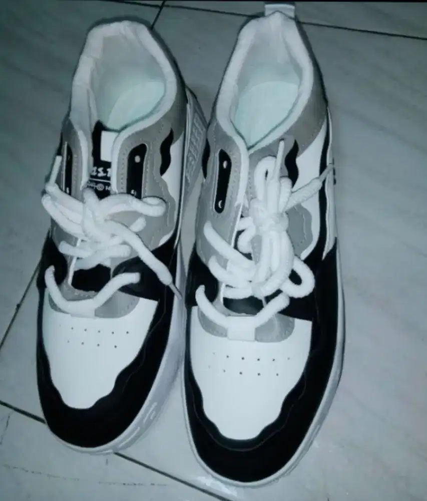 menjual sepatu snakers baru, cocok smua pria