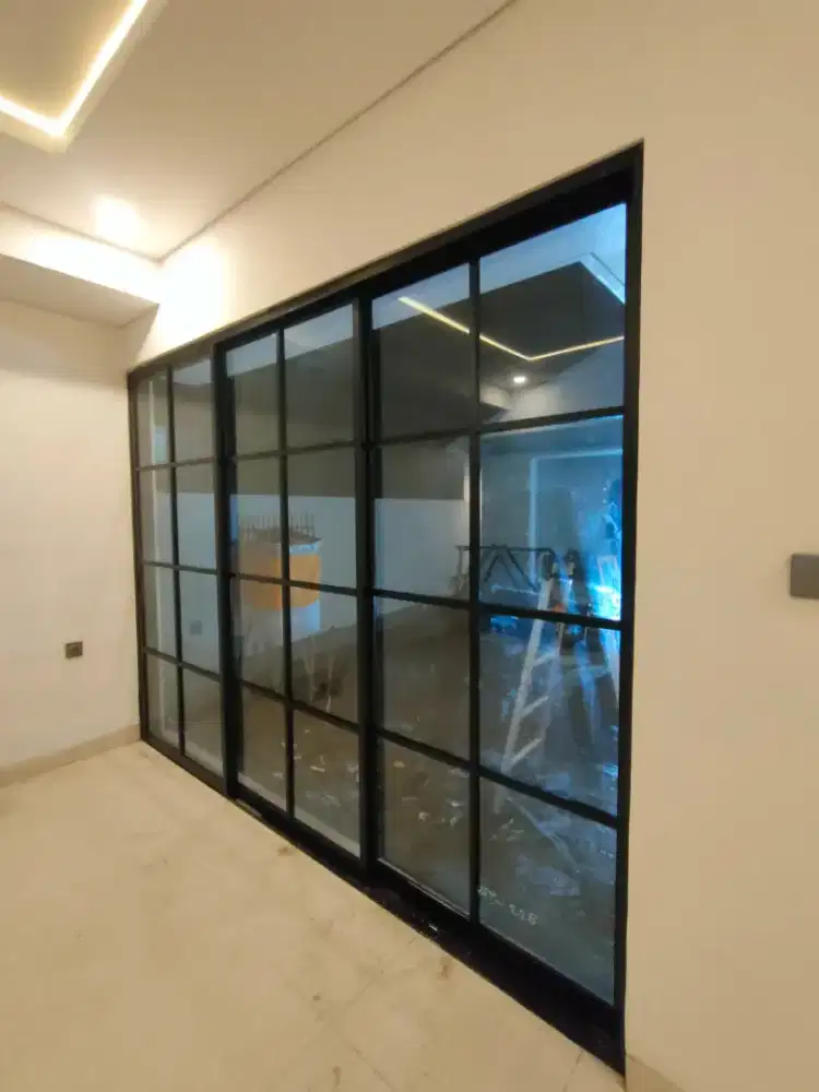 Specialis pengerjaan: pintu,jendela(Aluminium),partisi sekat kaca,DLL.