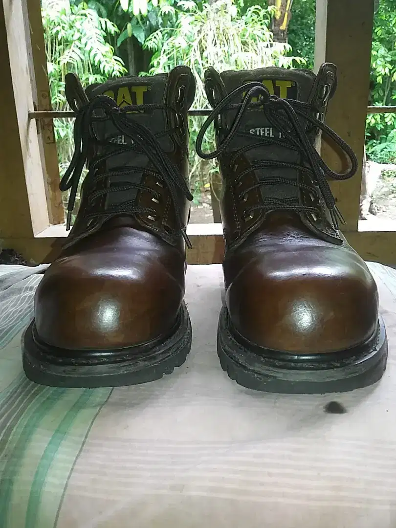 CATERPILLAR SAFETY SHOES