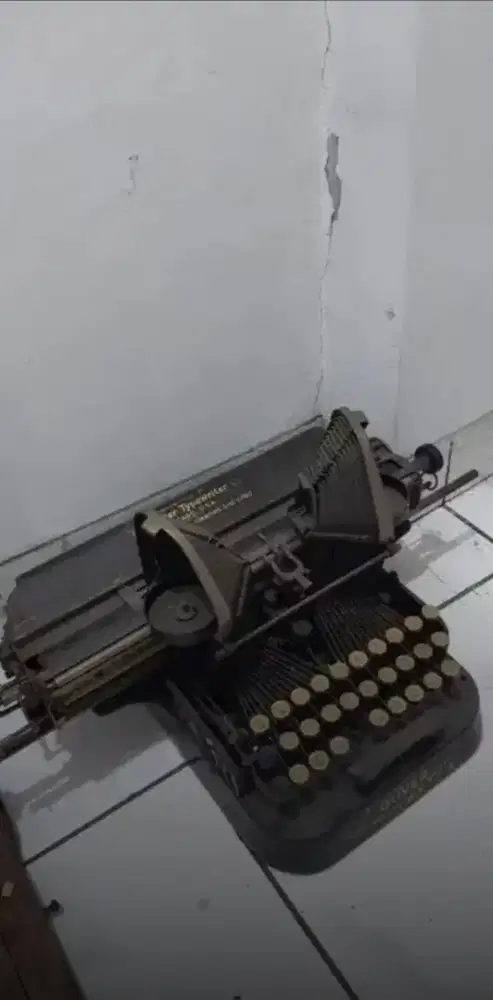 PAJANGAN MESIN TIK OLIVER