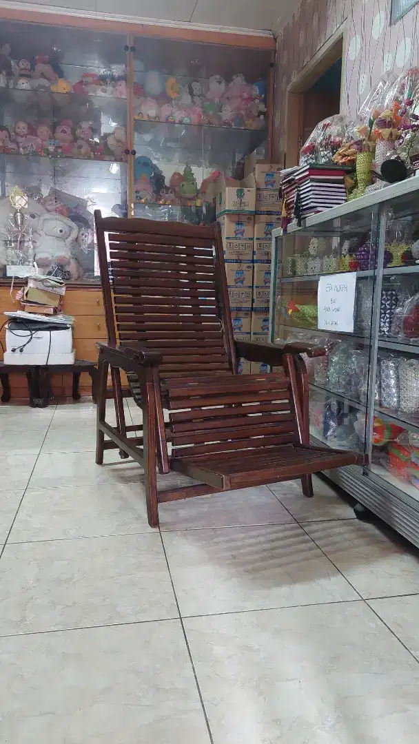Kursi Kayu Goyang untuk Santai